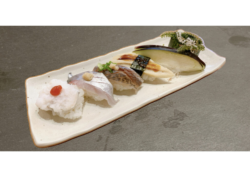 夏の６貫盛り(活はも・太刀魚・真あじ・蒸し穴子・水なす・海ぶどう)